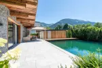 Außenansicht mit Pool